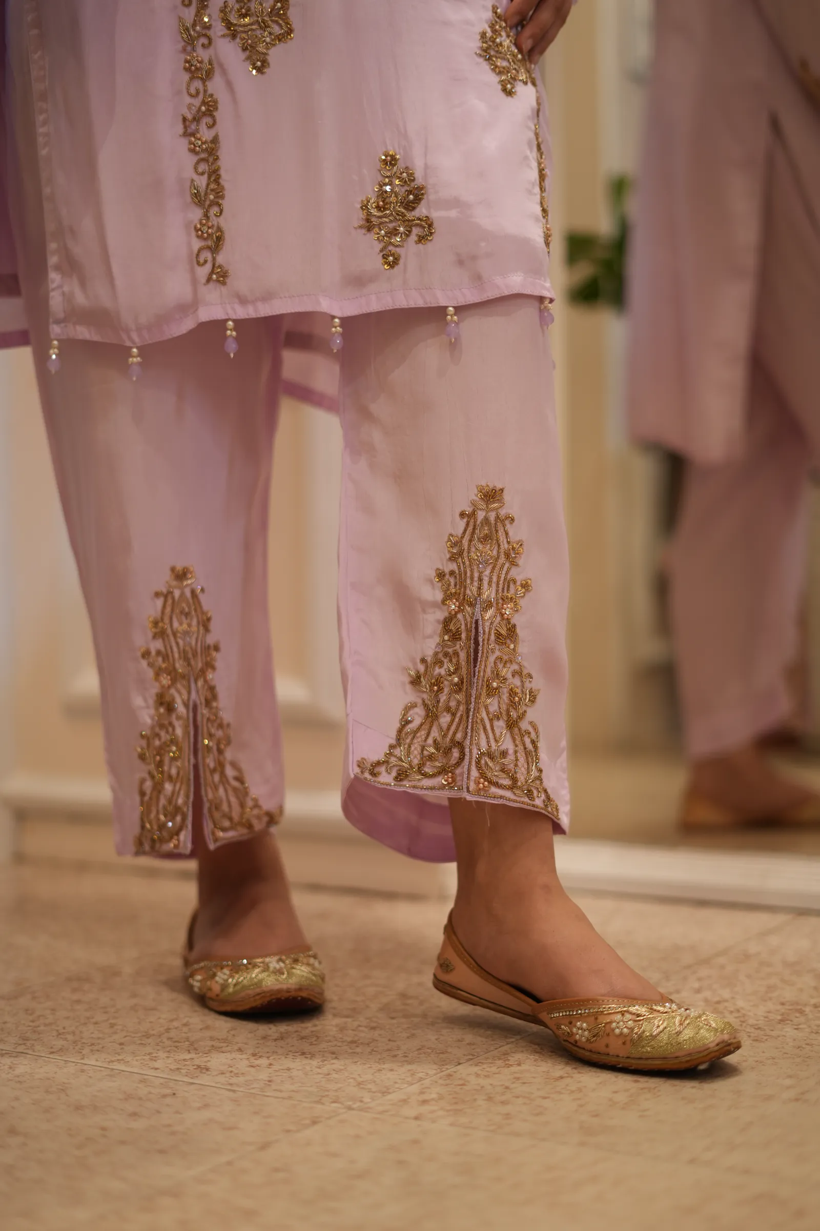 Lilac Zardozi Buti Suit — photo 10