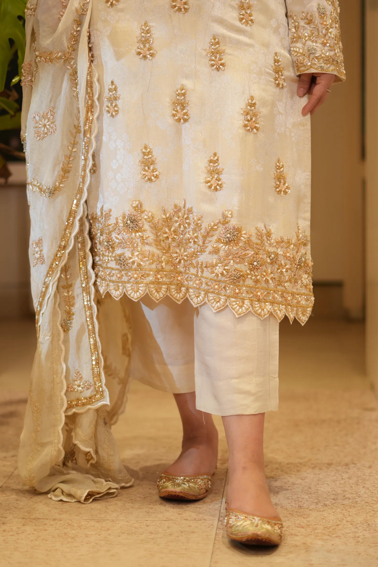 Ivory Gold Buti Suit — photo 8