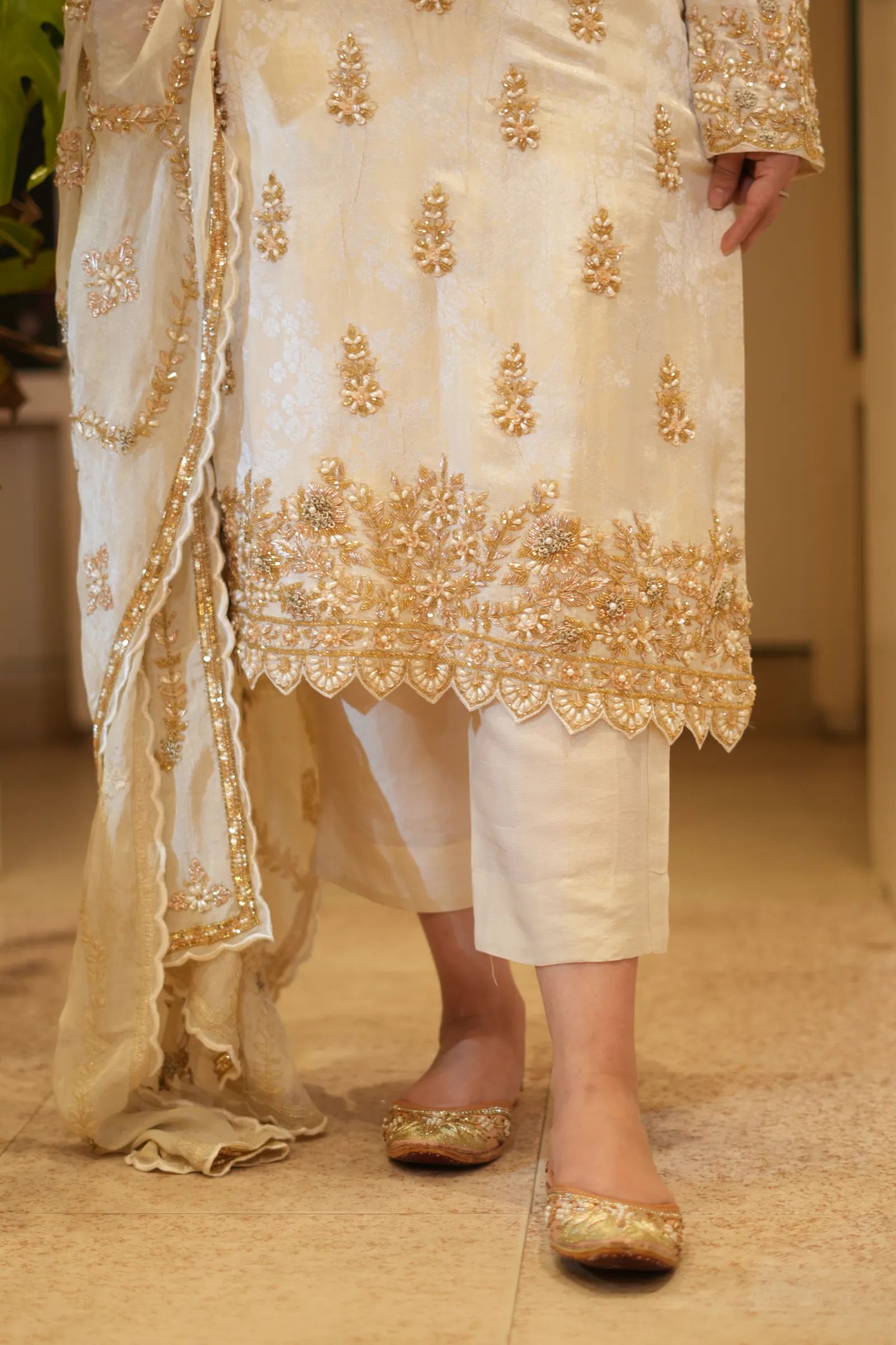 Ivory Gold Buti Suit — photo 9