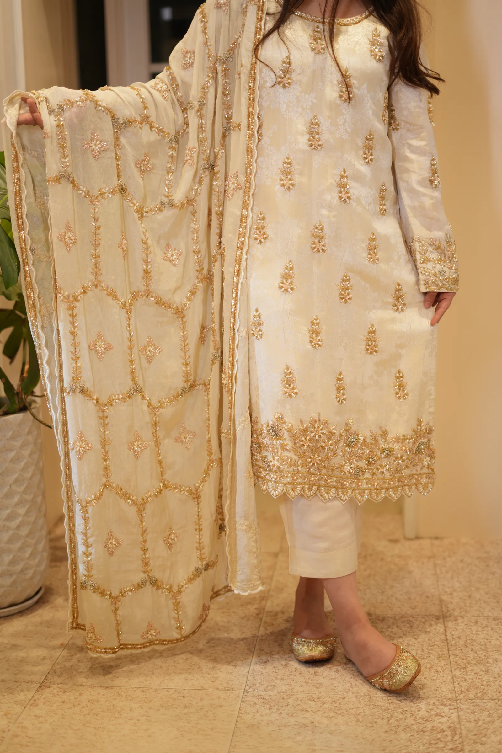 Ivory Gold Buti Suit — photo 10