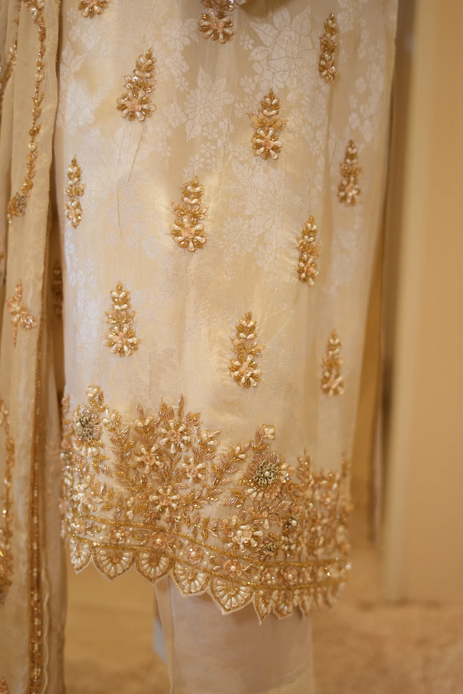 Ivory Gold Buti Suit — photo 11
